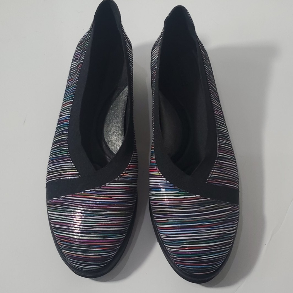 Nurture Kizzie Slip-On Black Striped Wedge in a size 7M